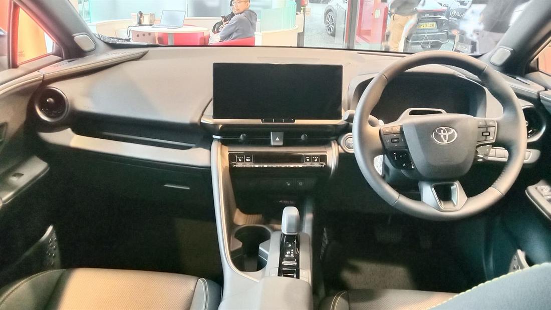 Interior del Toyota C-HR de segunda generación