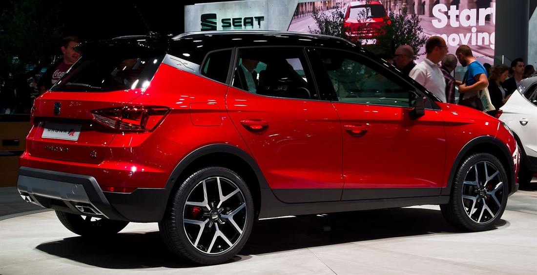 Seat Arona FR visto de lado