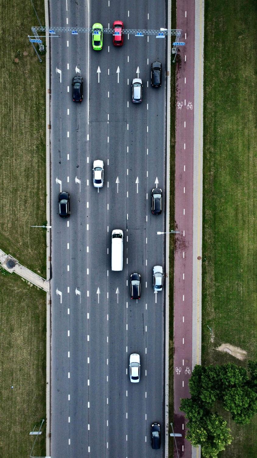 Autopista con varios carriles vista desde arriba
