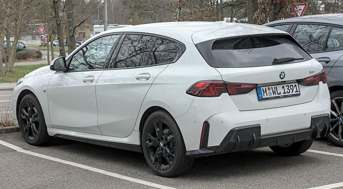 BMW Serie 1 F70 visto de tres cuartos trasero