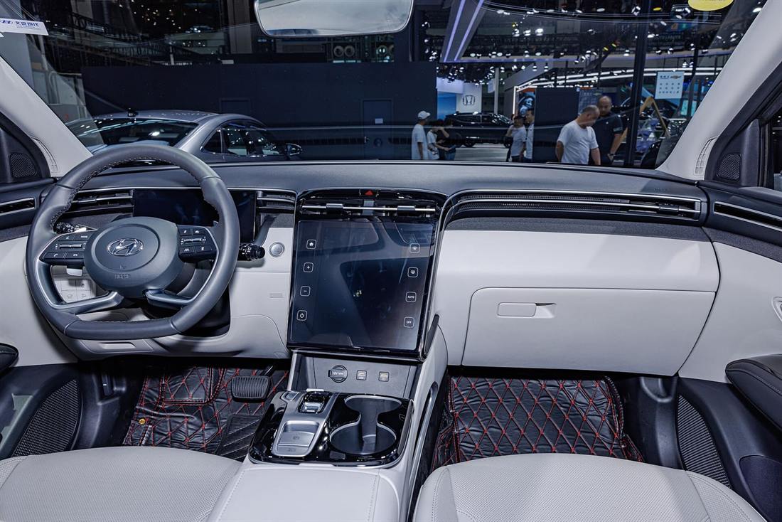 Interior del Hyundai Tucson Hybrid de cuarta generación