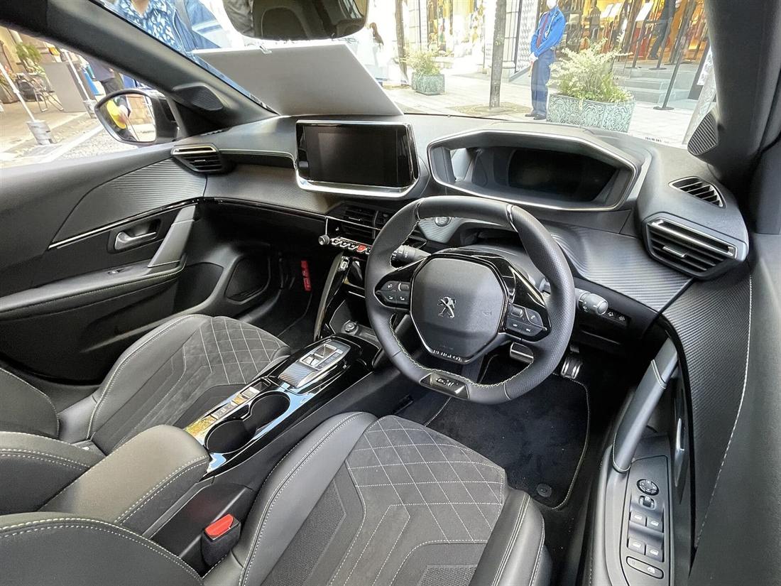 Salpicadero i-Cockpit del Peugeot 208
