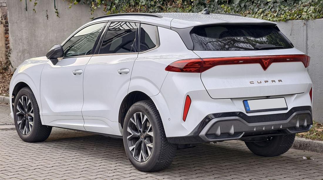 Cupra Terramar visto desde atrás