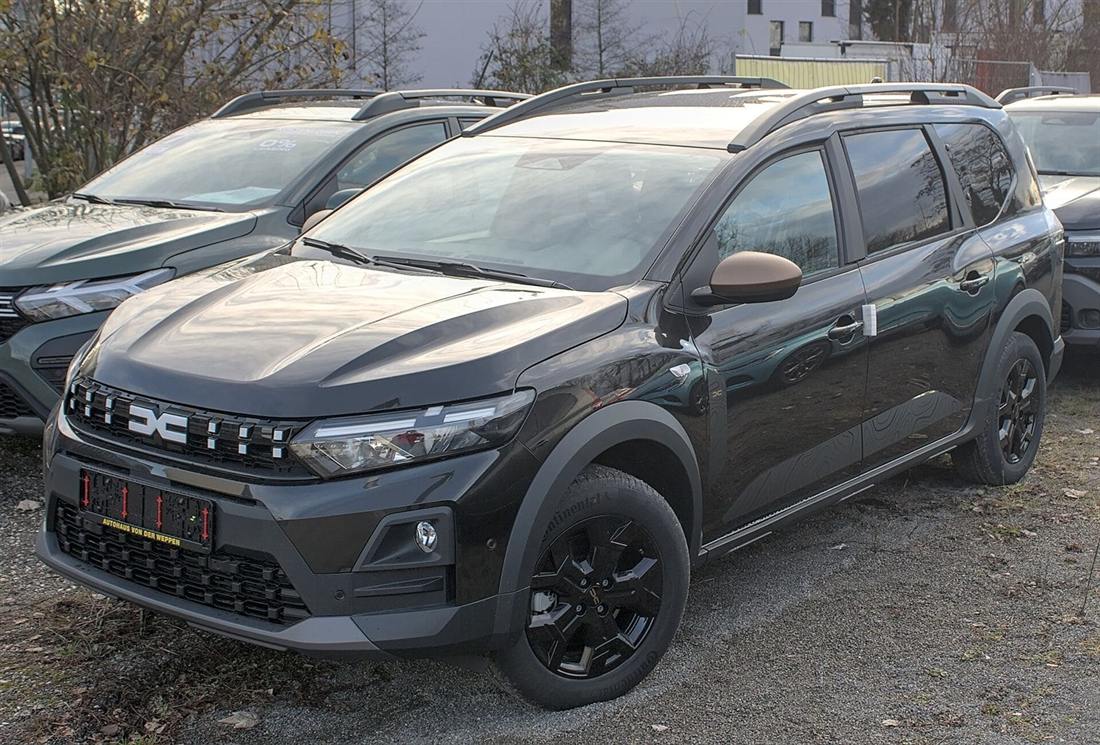 Dacia Jogger Extreme 2026 híbrido visto de frente