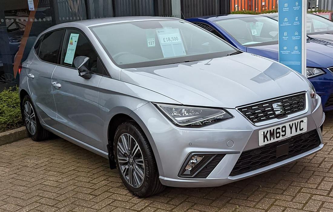 Seat Ibiza de quinta generación en un concesionario