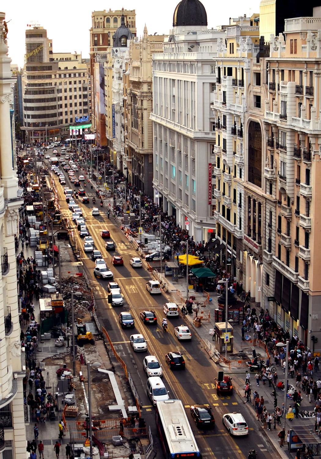 Tráfico en la Gran Vía de Madrid