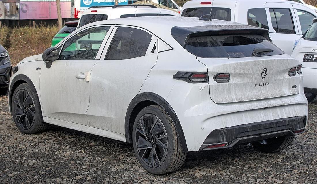 Renault Clio de sexta generación visto de tres cuartos trasero