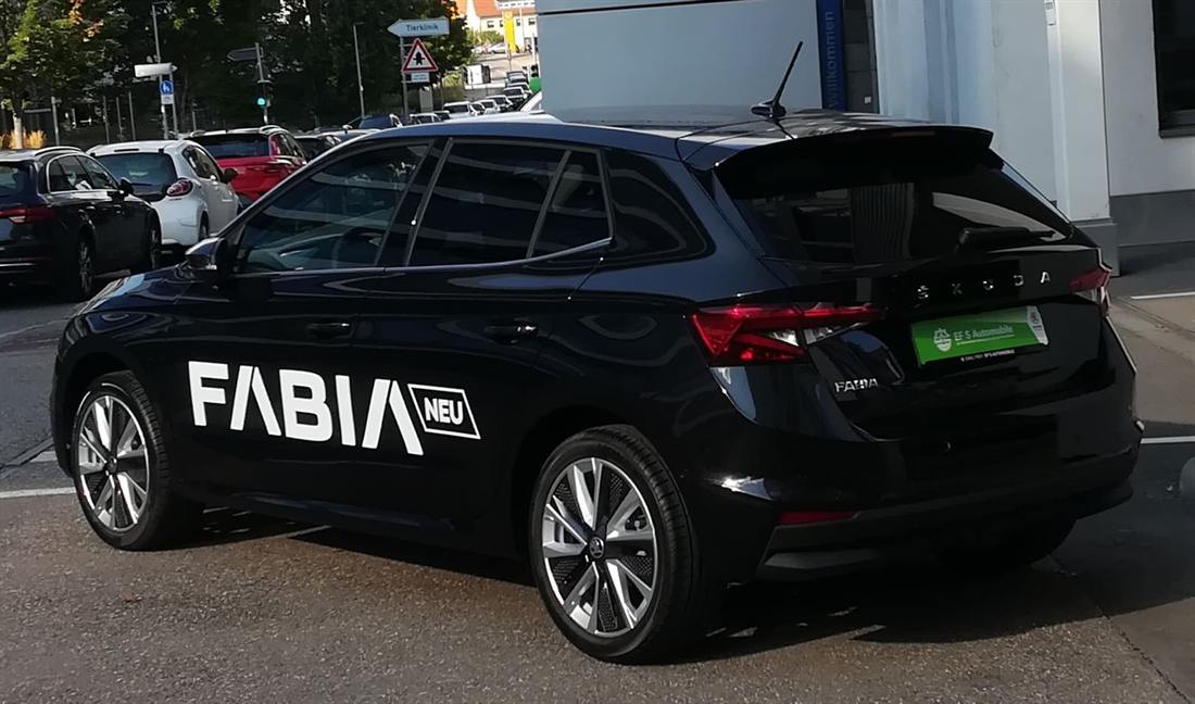 Skoda Fabia de cuarta generación visto desde atrás