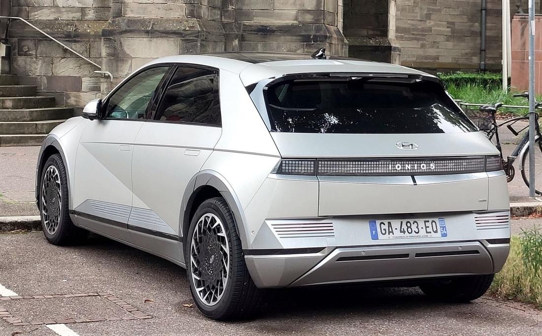 Hyundai IONIQ 5 visto desde atrás