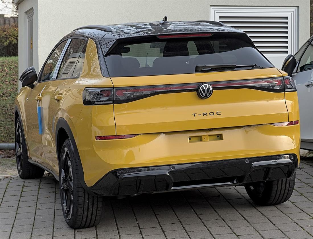 Volkswagen T-Roc de segunda generación visto desde atrás